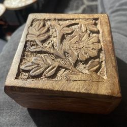 gorgeous hand carved wooden box with 🌺 . Perfect to hold your trinkets or treasures
