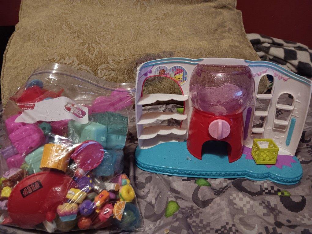 Shopkins Collectables And Playset