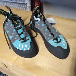 New Women's La sportiva Tarantulace Size 7.5 Climbing Shoes