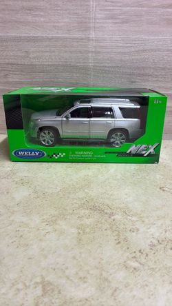 Welly NEX 1:27 2017 Cadillac Escalade Die-Cast Model