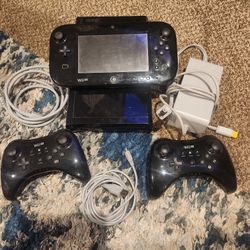 Wii U With 3 Games Installed And 2 Controllers 