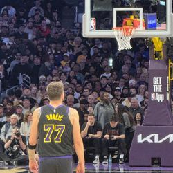 $200 For 2 Lakers Seats TONIGHT