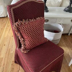 Chair W Pillow 