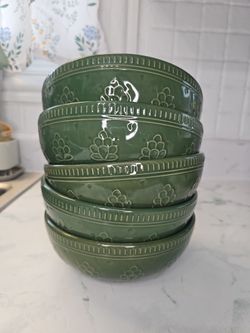 Bowls green olive