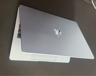 Apple MacBook Air M4 (13-inch)