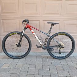 TREK MARLIN 6 MOUNTAIN BIKE 29 ER 1 X 10 SPEED( MEDIUM/ LARGE) CHECK MY OTHER BIKES 