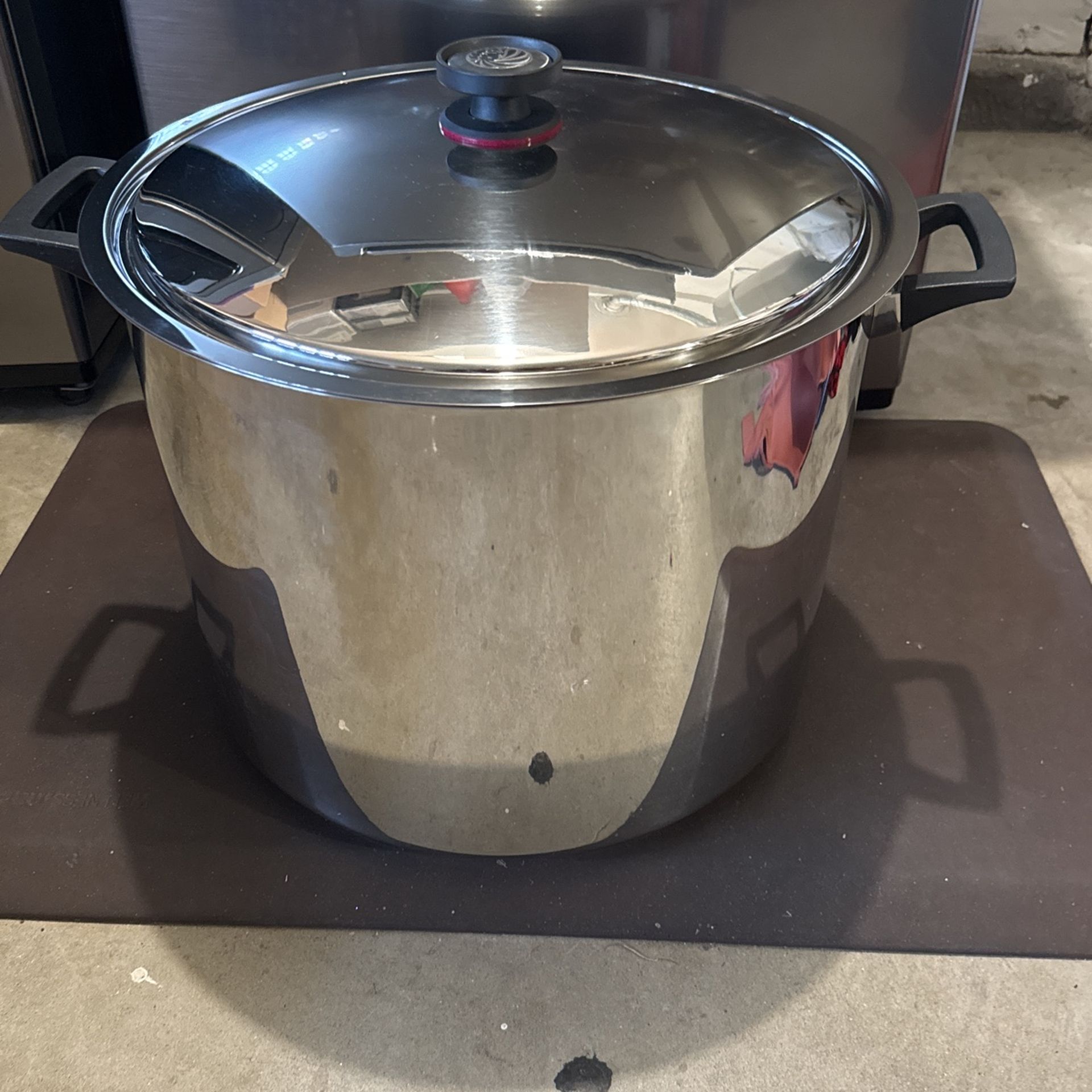 Beautiful Royal Prestige 63 QT Pot