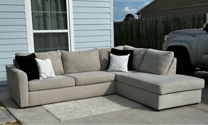 Beige Sofa Couch Excellent Condition! Free Delivery ๐ป