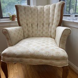 FREE Sitting Chair / Arm chair 