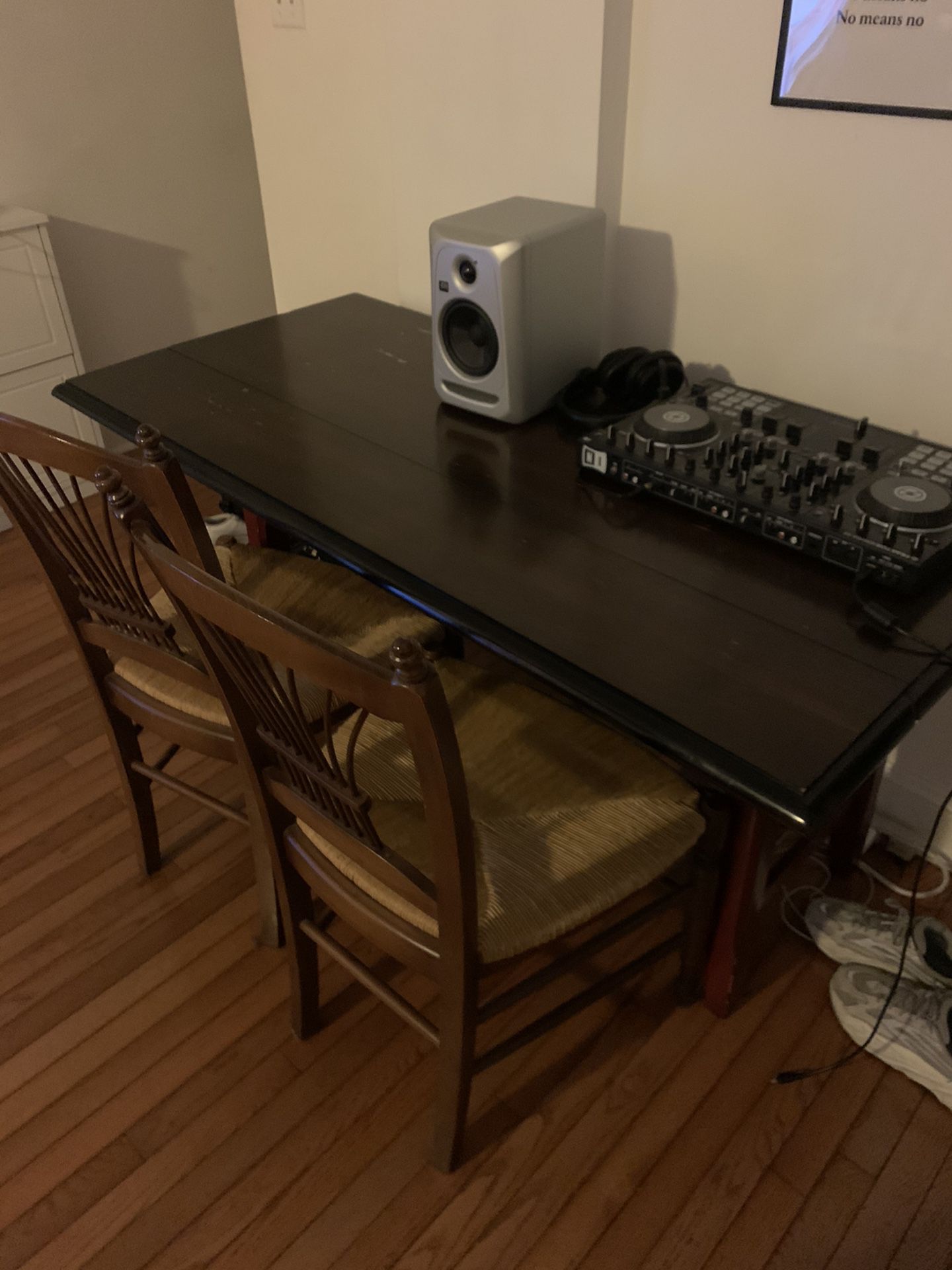 Dining table + 2 chairs