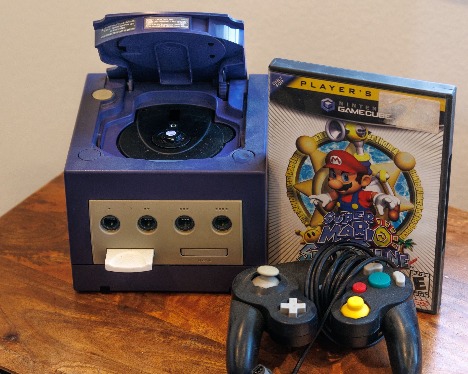 Nintendo Game Cube w/ Super Mario Sunshine
