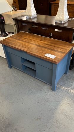 (In store) Blue expanding storage coffee table