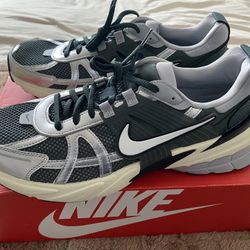Nike V2K Run Mens 11 Vintage Green