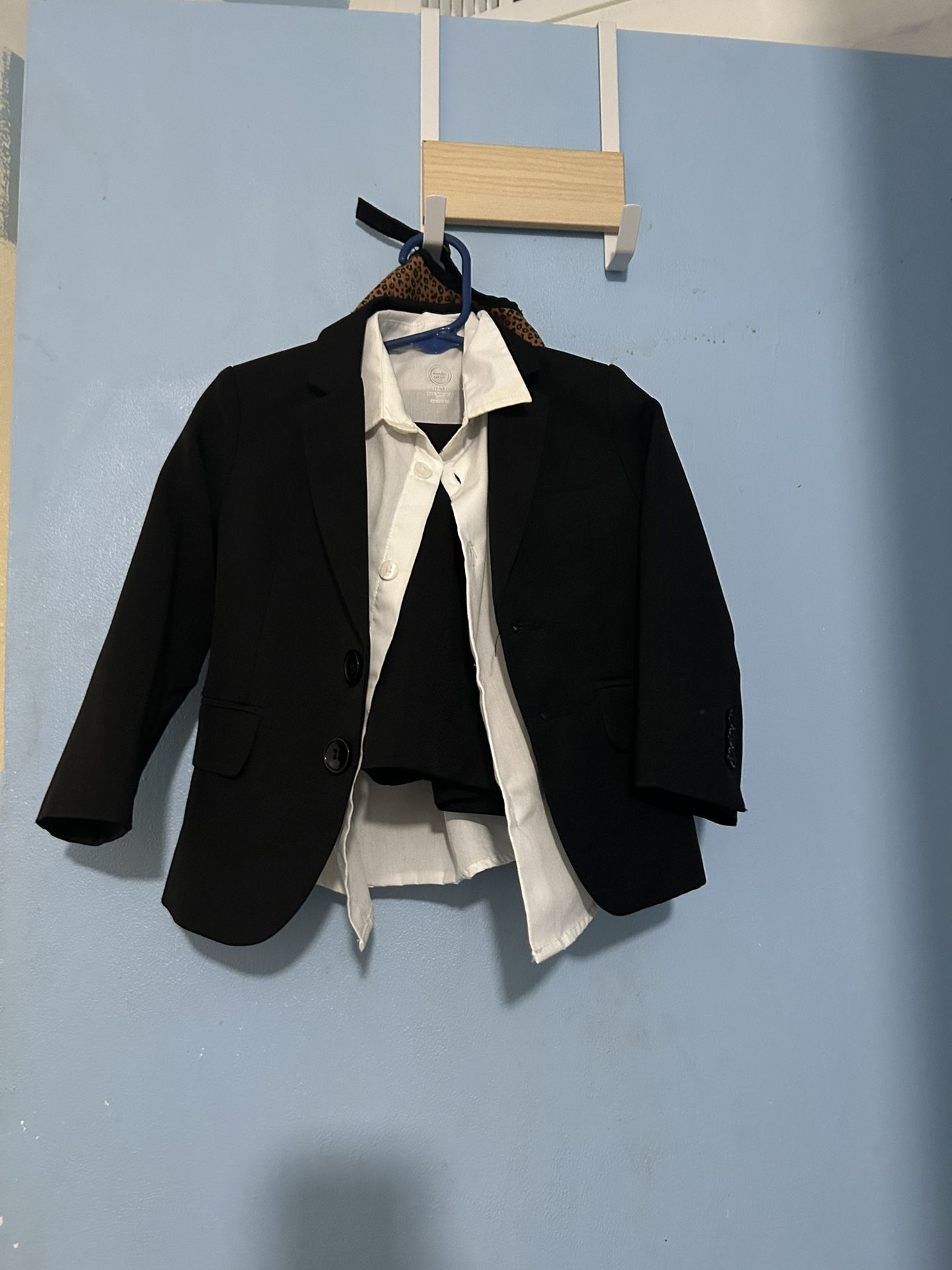 18 Month Tuxedo Jacket Whit Shirt Pants