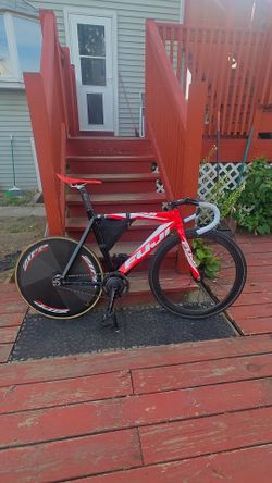 Fuji Road Bike with Zipp Rear Wheel