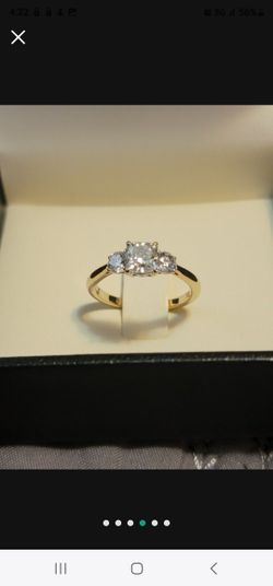 Women's 3 Stone Diamond Ring