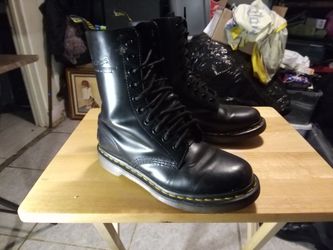 Size 7and a half Dr Martins Women shoe