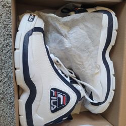 Fila 96
White (2019)