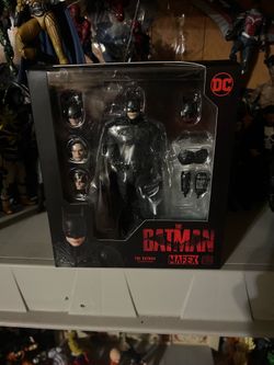 Medicom Toys Mafex The Batman 1/12 Scale Action Figure