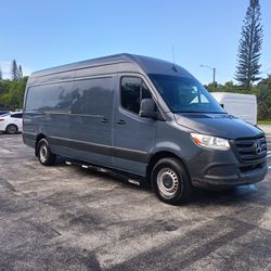 2019 Mercedes Benz Sprinter 2500 Crew Van 170”