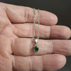 18" Silver Tone Rolo Chain With Faux Emerald Green Gemstone- Looks New 