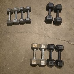 Dumbbells 140lbs in total 
Four 10lbs
Two 20lbs 
Four 15lbs 
Take all dumbbells  for 60 dollars 
Good  Condition