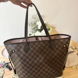 Louis Vuitton Neverfull MM in the Damier Ebene canvas with the Rose Ballerine pink interior