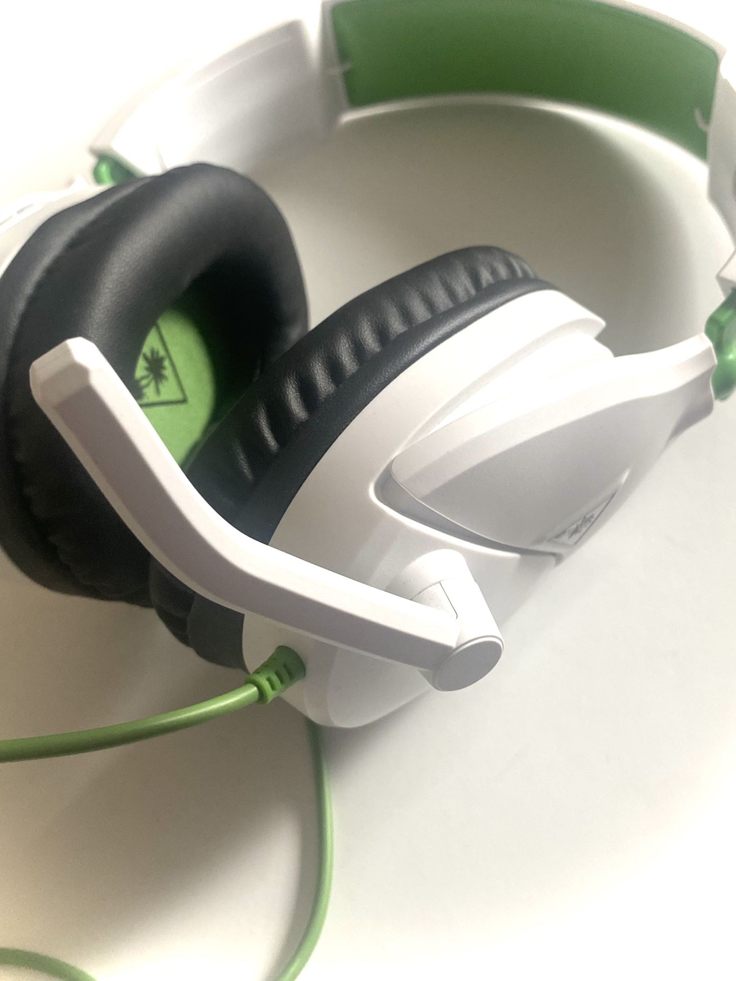 Gaming Head Set- Turtle Beach wired HeadPhones - White
