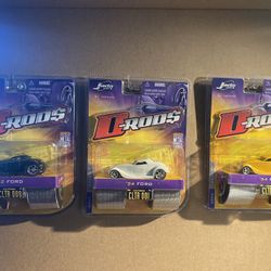 HOT RODS  JADA  Hot Wheels  Johnny Lighting          New In Its Package 100% Metal  1932 FORD And 1934 FORD 