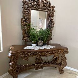 Entry table with mirror
