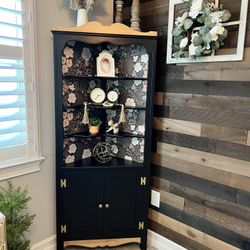 Corner Bookshelf w/cabinet storage  