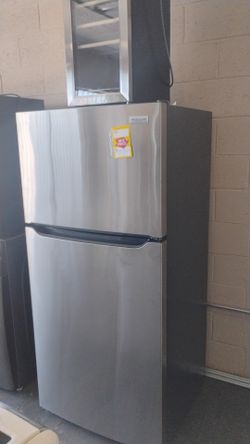 Like new Frigidaire stainless steel refrigerator