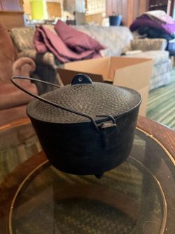Cast iron pot
