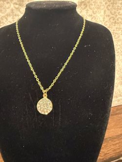Gold toned necklace with rhinestones pendant