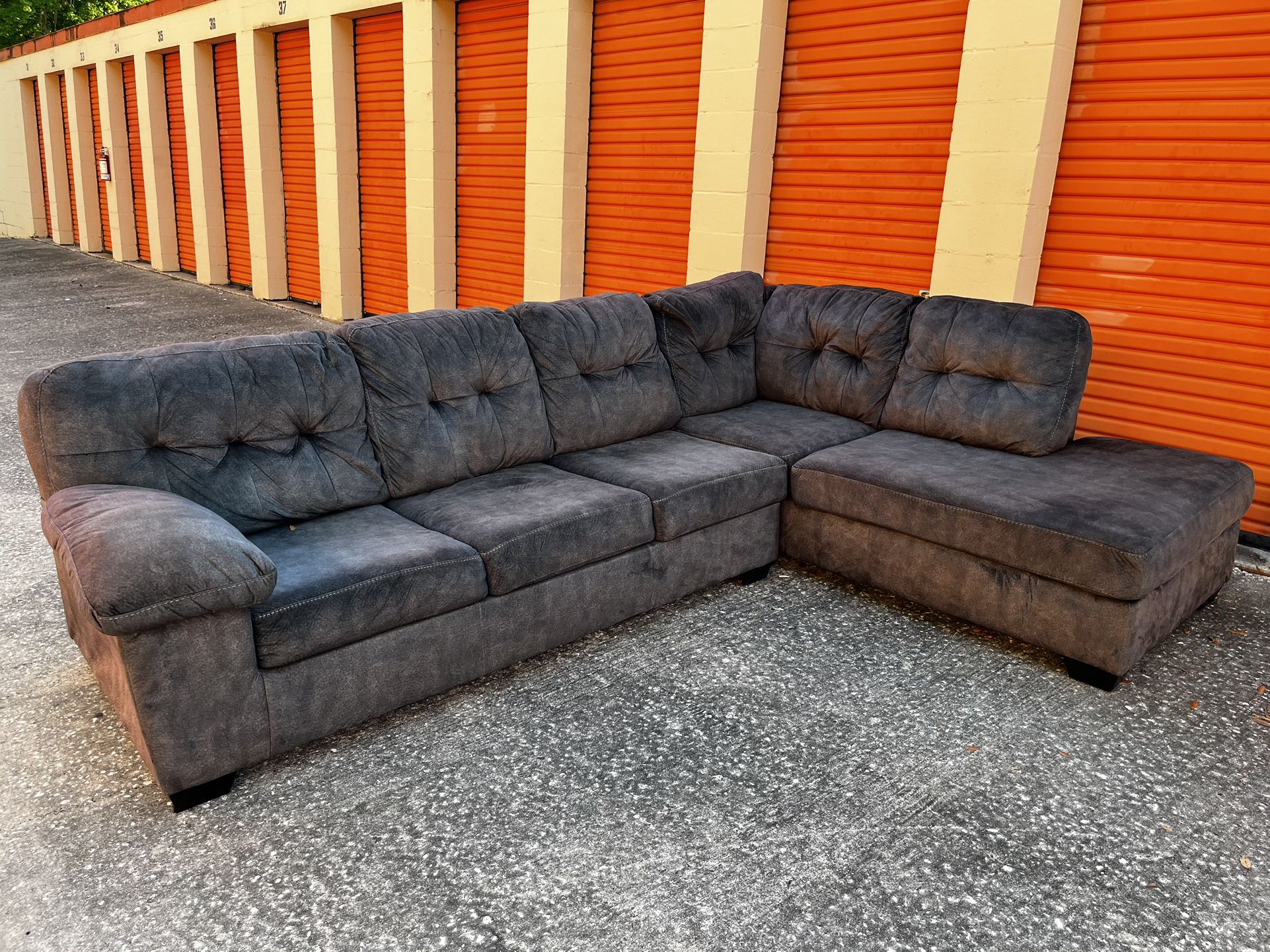 Great condition! Dark gray Sectional Sofa Couch. DELIVERY AVAILABLE! 