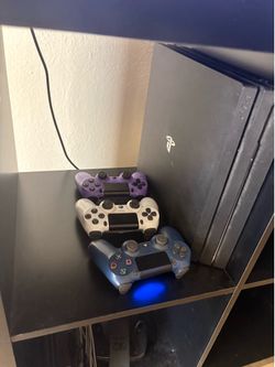 PS4 3 controllers bo4 and Bo6