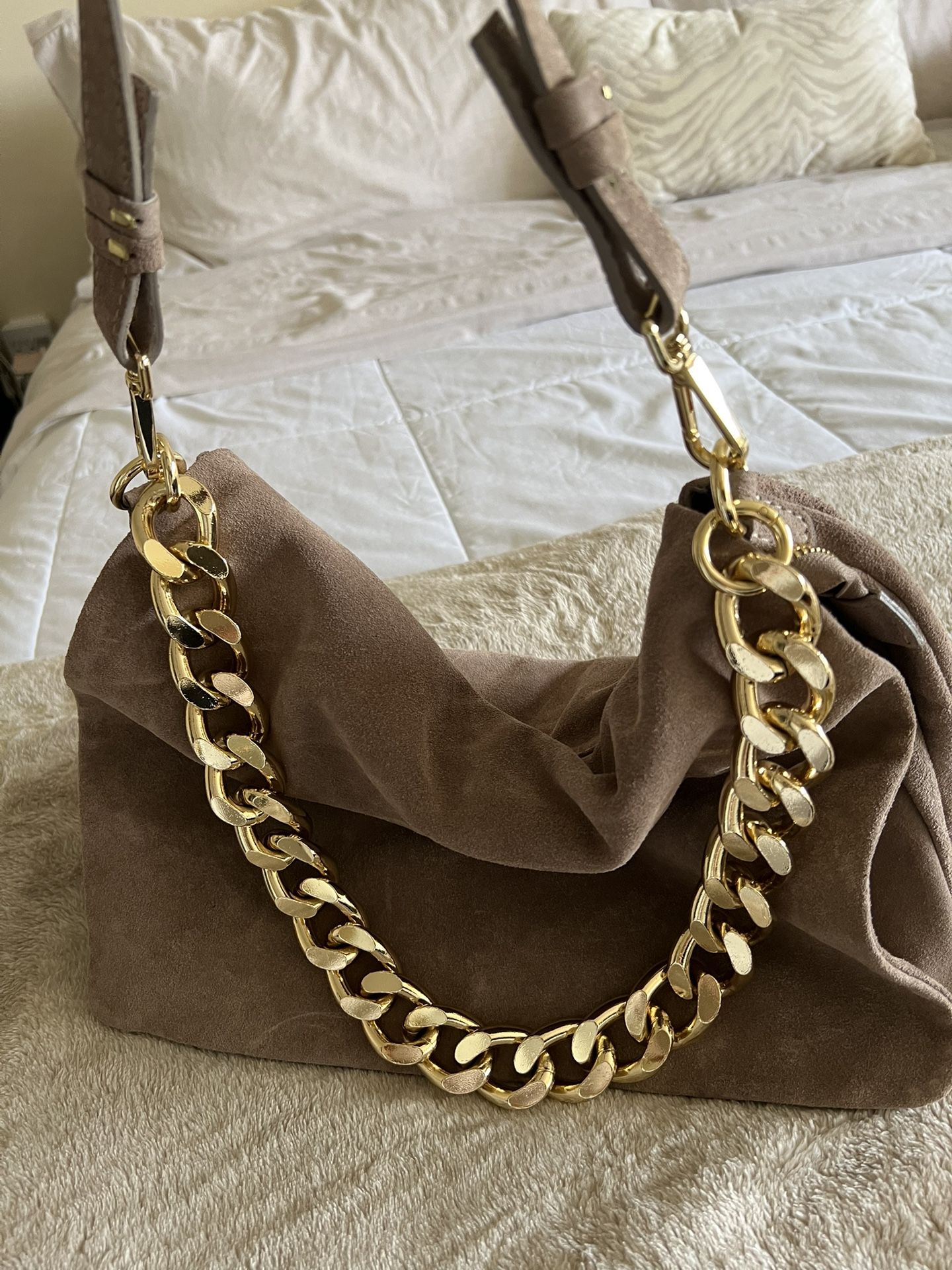 %100 Genuine Italian Suede Bag With Chunky Gold Chain