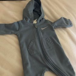 newborn nike boy