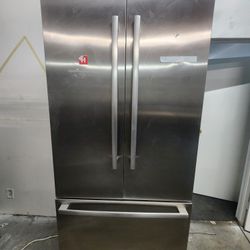 Bosch Benchmark 36” Built-In Refrigerator – Stainless Steel
💎 Luxury Appliance – New/Open Box
High-end Bosch Benchmark series
36” built-in