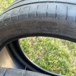 Michelin Pilot Super Sport 265/35ZR19 (98Y) XL Tire (2)