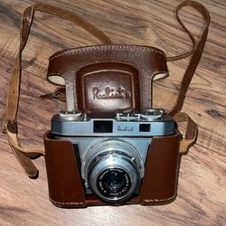 Vintage Realist 35 Camera Made in Germany 35mm W/ Leather Case