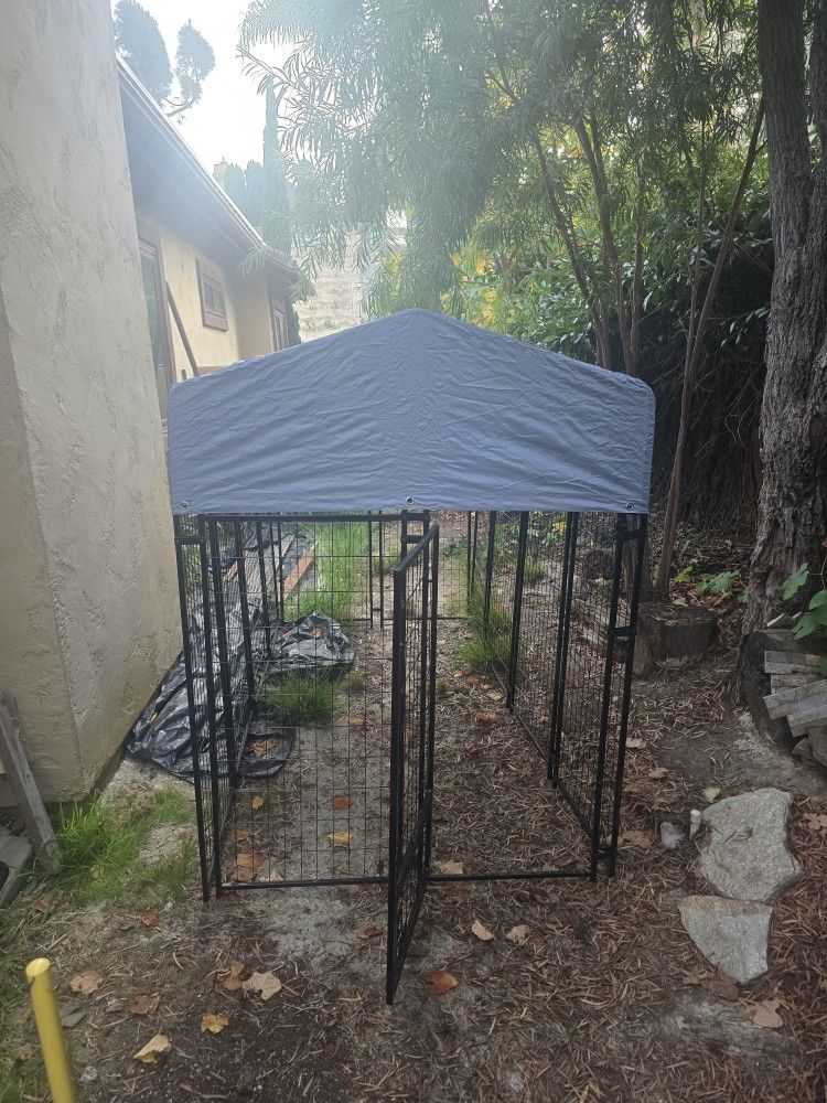 130.00 OBO DOG KENNEL RUN VERY GOOD CONDITION