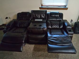 Like New Ashley Chocolate Leather Recliner Couch.