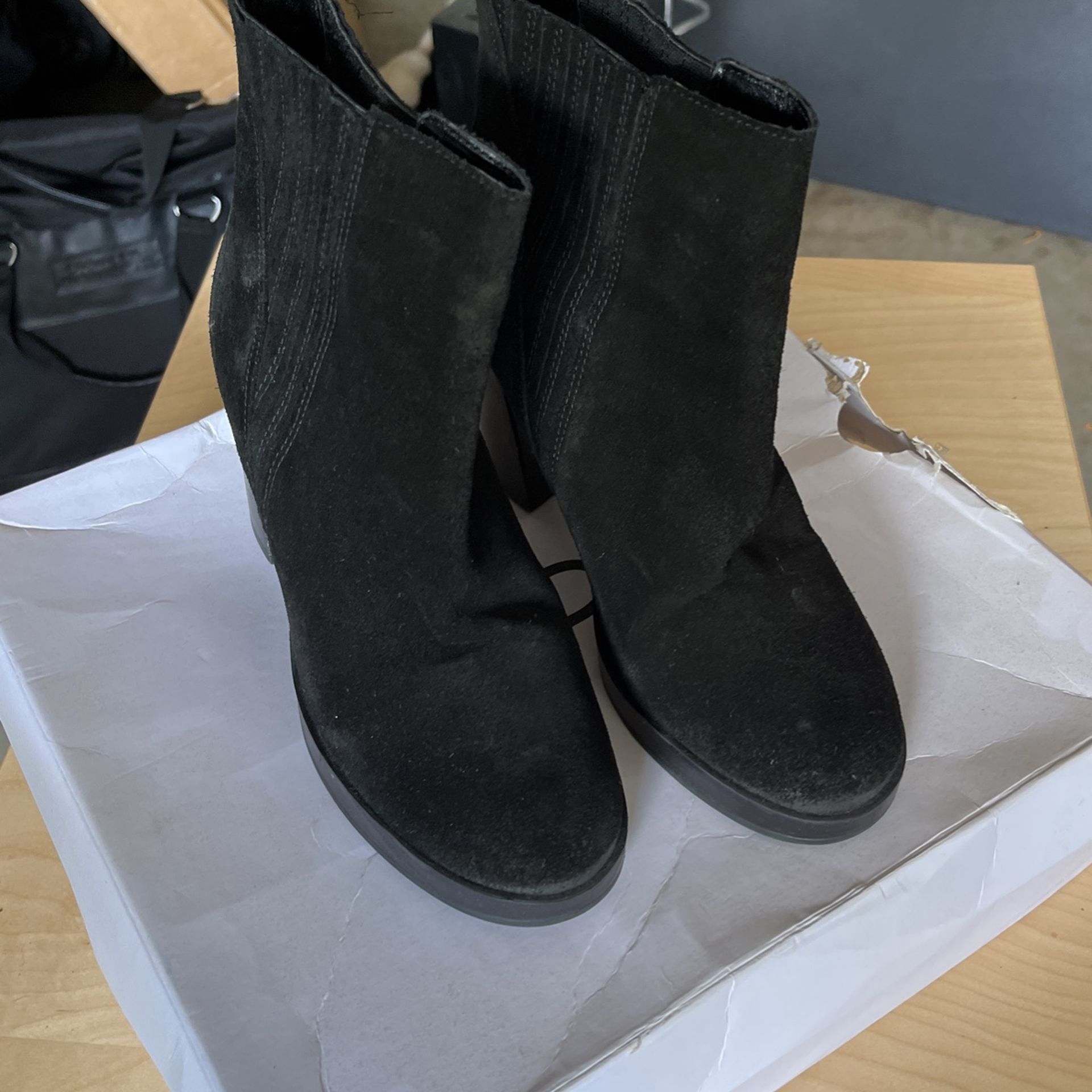 Woman’s Boots 6 1/2