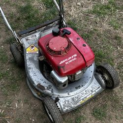 Honda HR215 Self Propelled Lawn mower 