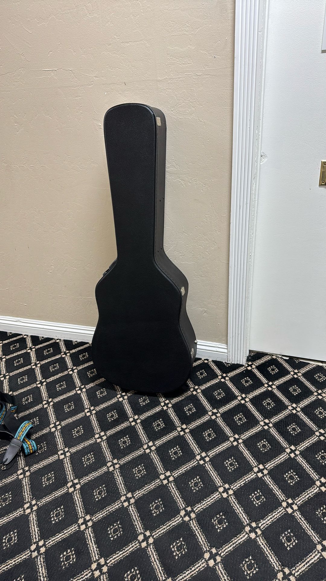 Guitar Hard Case. Road runner