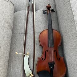 Violin Broken Not Sure What Brand It Is