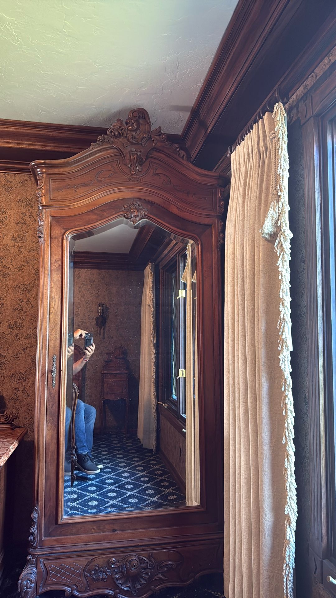 Loui XV Style Armoire