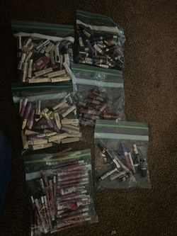 ***THIS IS A BARGAIN !! NEW LIPSTICK, 