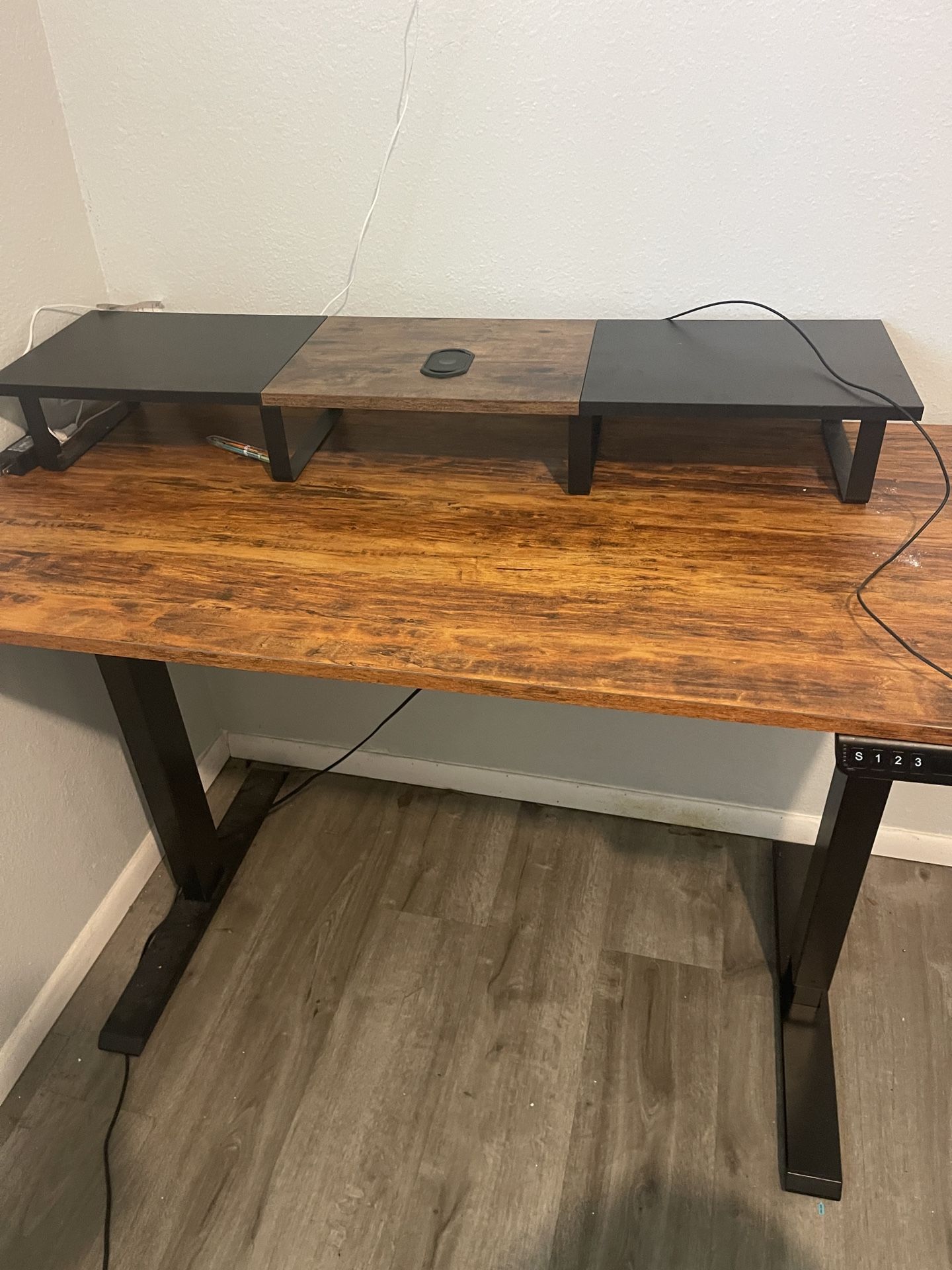 Height Adjustable Computer Table (brand New In The Box)